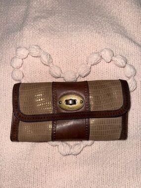 Fossil Beige and Brown Textured Leather Turn-Lock Wallet